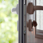 Aj plastové dvere potrebujú starostlivosť. Ako na to?